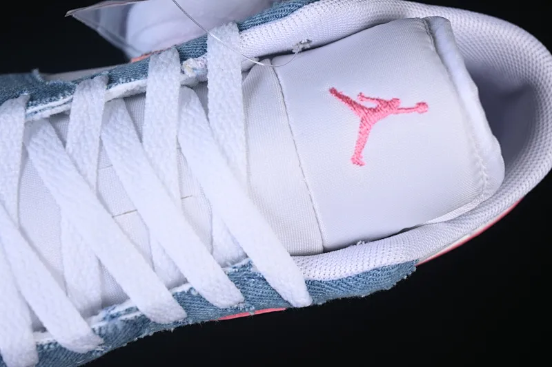 All categories Air Jordan Jordan series basketball shoes Air Jordan 1 Low Air Jordan 1 Low AJ1 Joe 1 white and blue denim pink diamond hook low-top casual sneakers HQ2001-400